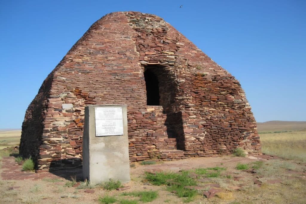 ancien tombeau kazakhe