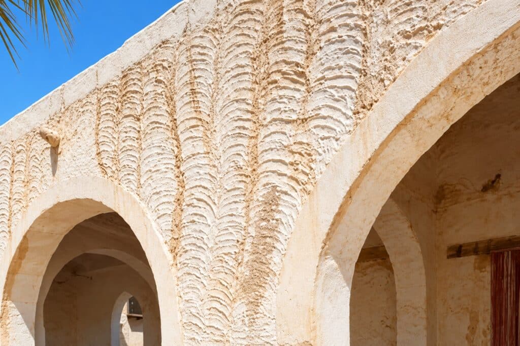 stries sur la façade