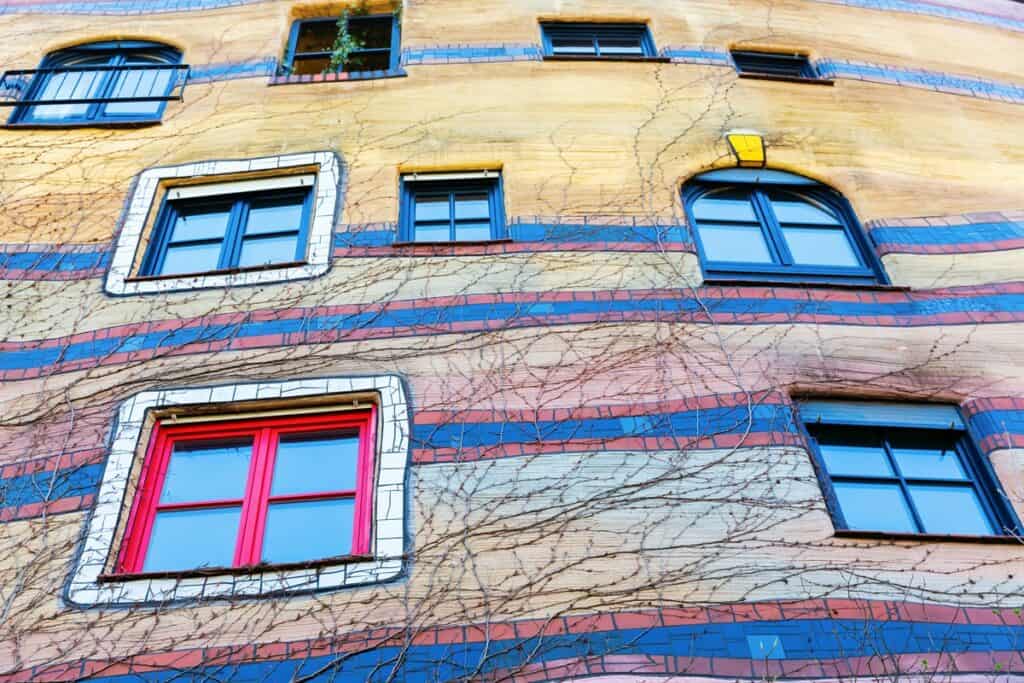 une façade de la Waldspirale