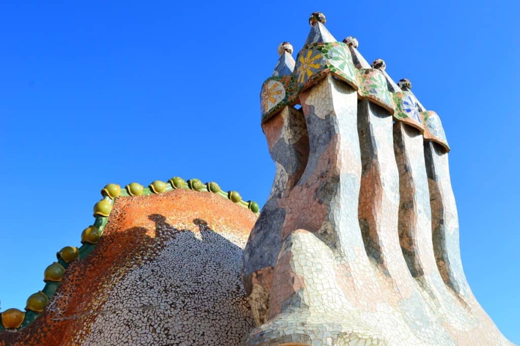 dos du dragon et cheminées casa batlo