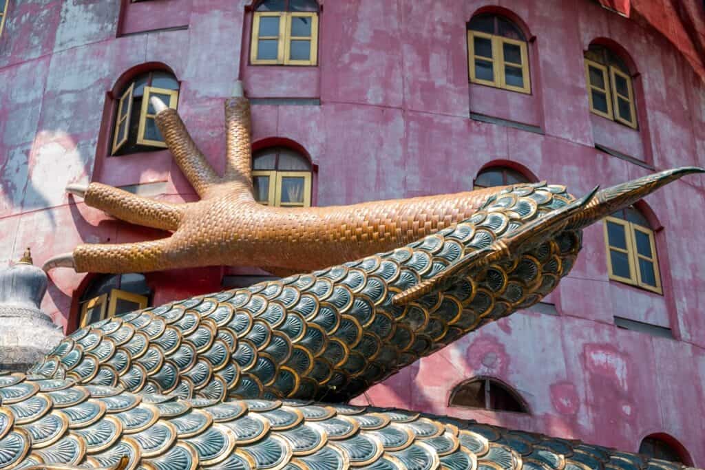 patte du dragon au temple Wat Samphran