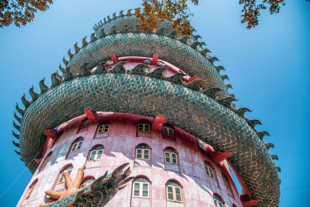 temple Wat Samphran