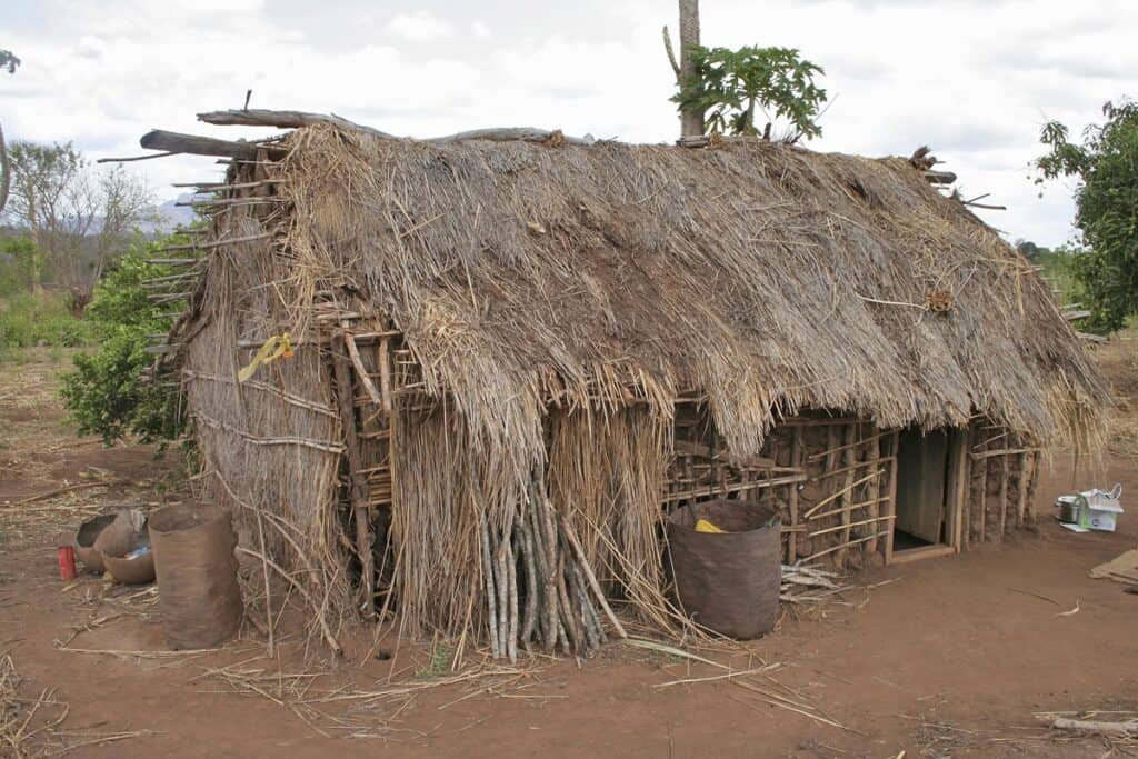 hutte rectangle en Tanzanie