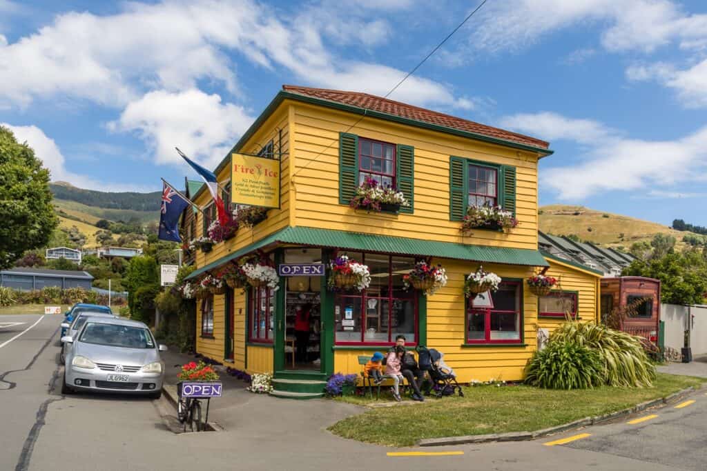 maison jaune en Nouvelle Zélande