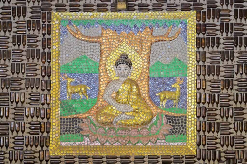 mosaique bouddha au temple Wat Pa Maha Chedi Kaew