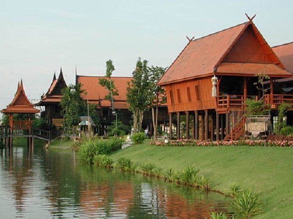 maison traditionnelle thailandaise