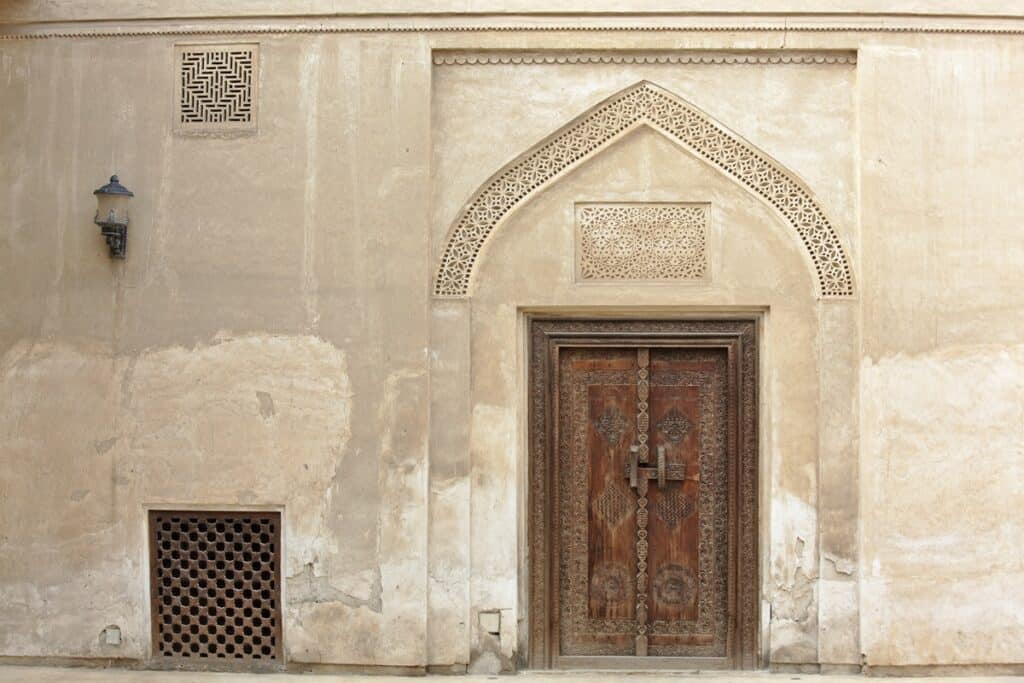 entrée d'une maison traditionnelle à La maison du Cheikh Isa bin Ali