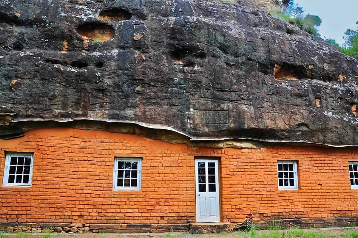 maison troglodyte lesotho