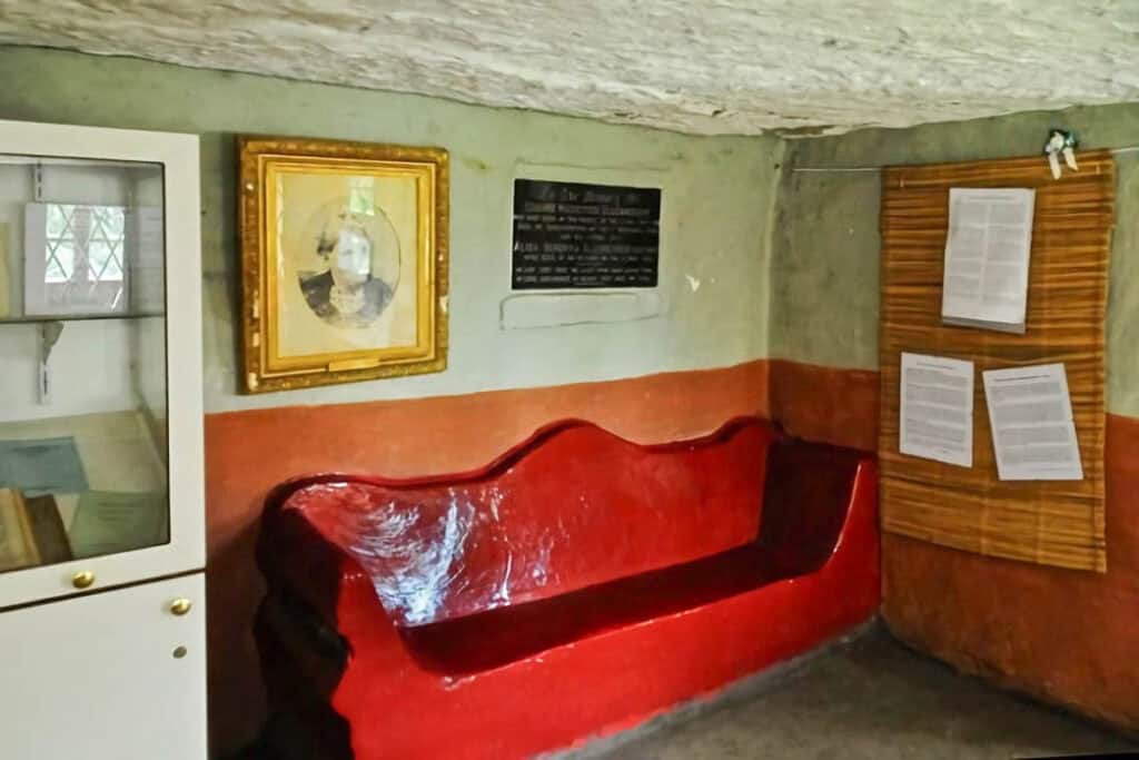 intérieur maison troglodyte lesotho