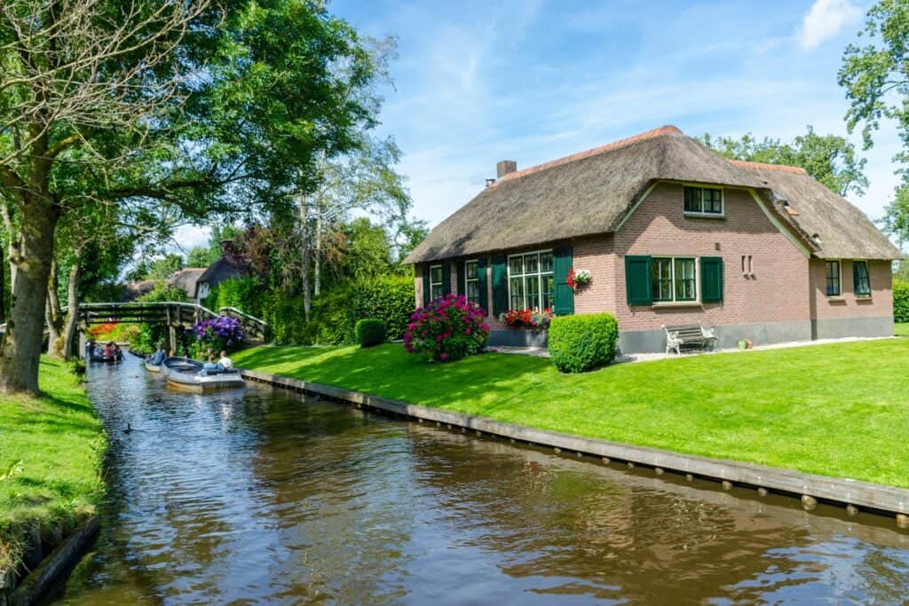 Giethoorn maison au toit de chaume