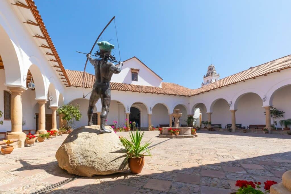 cour intérieure d'une maison coloniale à Sucre en Bolivie