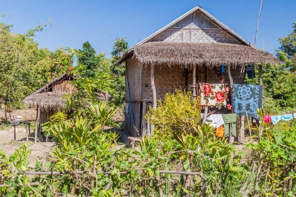 maison rurale en bambou au Myanmar