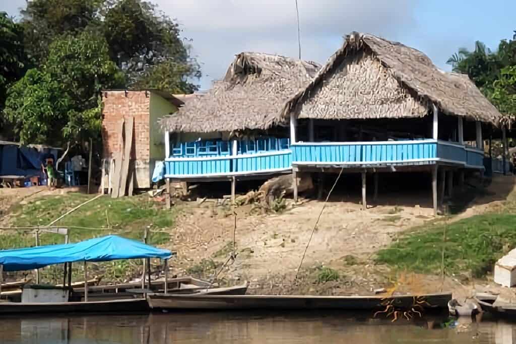 maisons sur pilotis en Bolivie