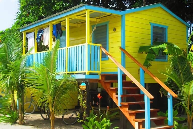 maison colorée au Belize