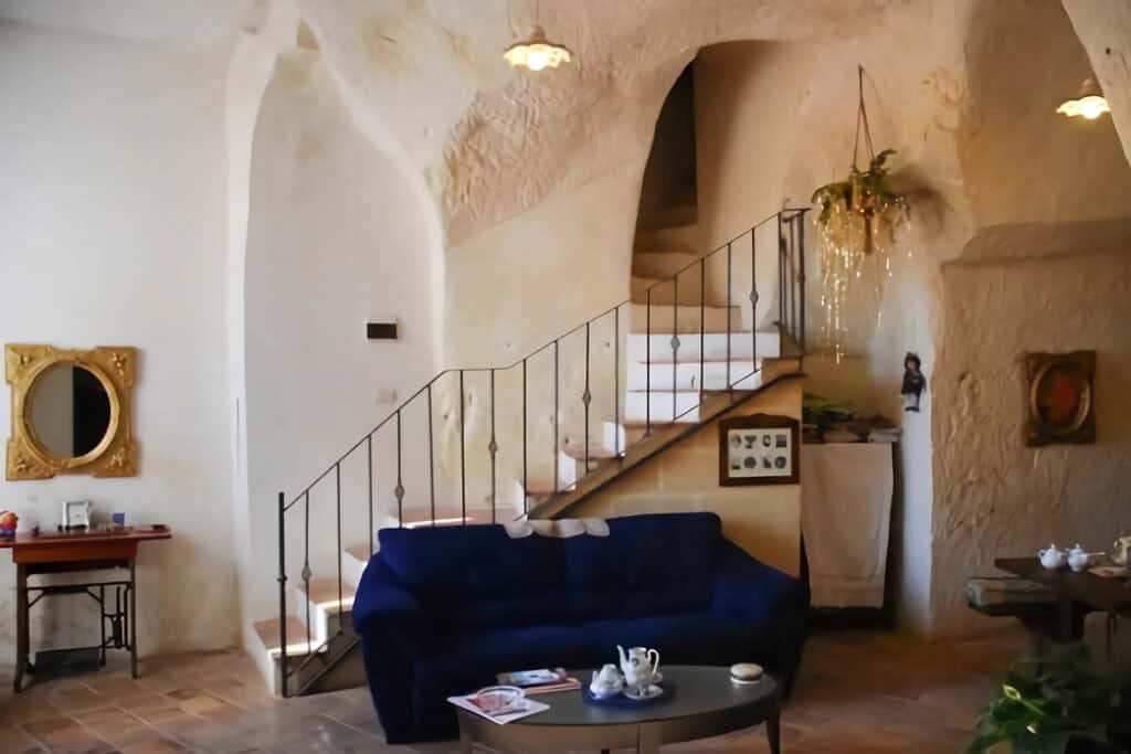 intérieur d'une maison troglodyte à Matera