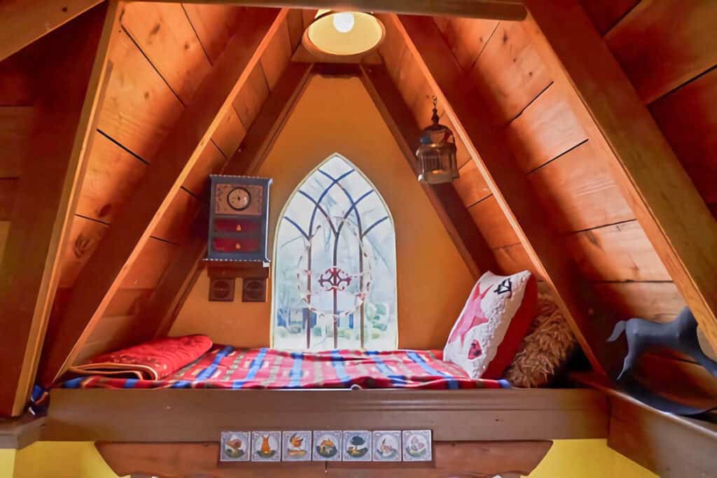 intérieur de la cabane pour enfant