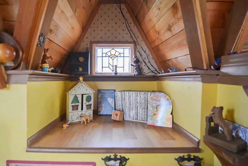 intérieur de la cabane pour enfant