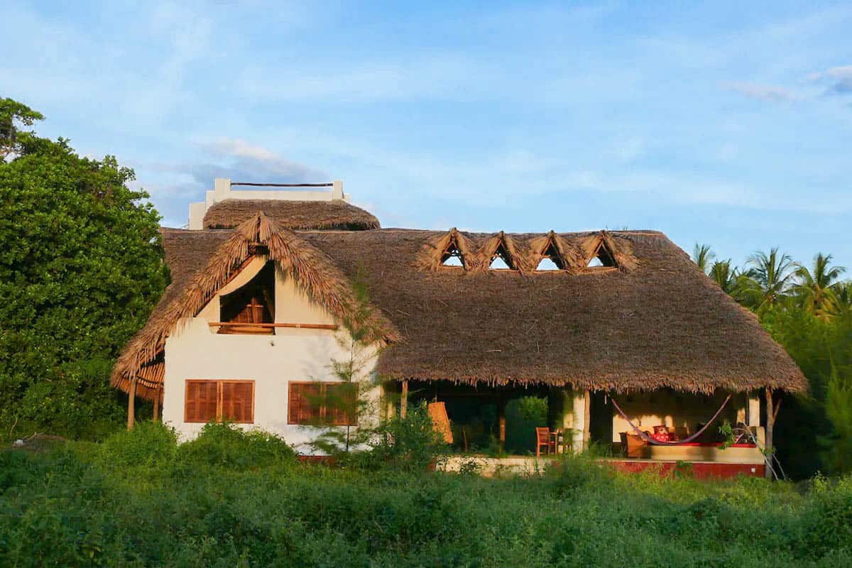 villa toit de chaume au Kenya