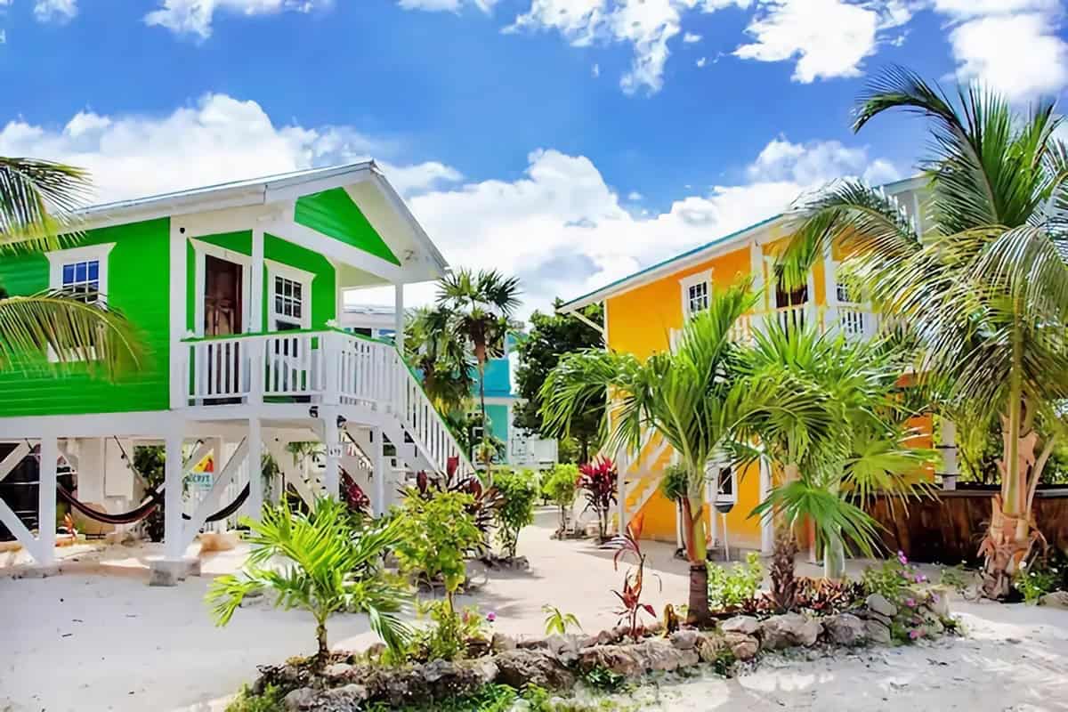 cabanes de plage colorées au Bélize