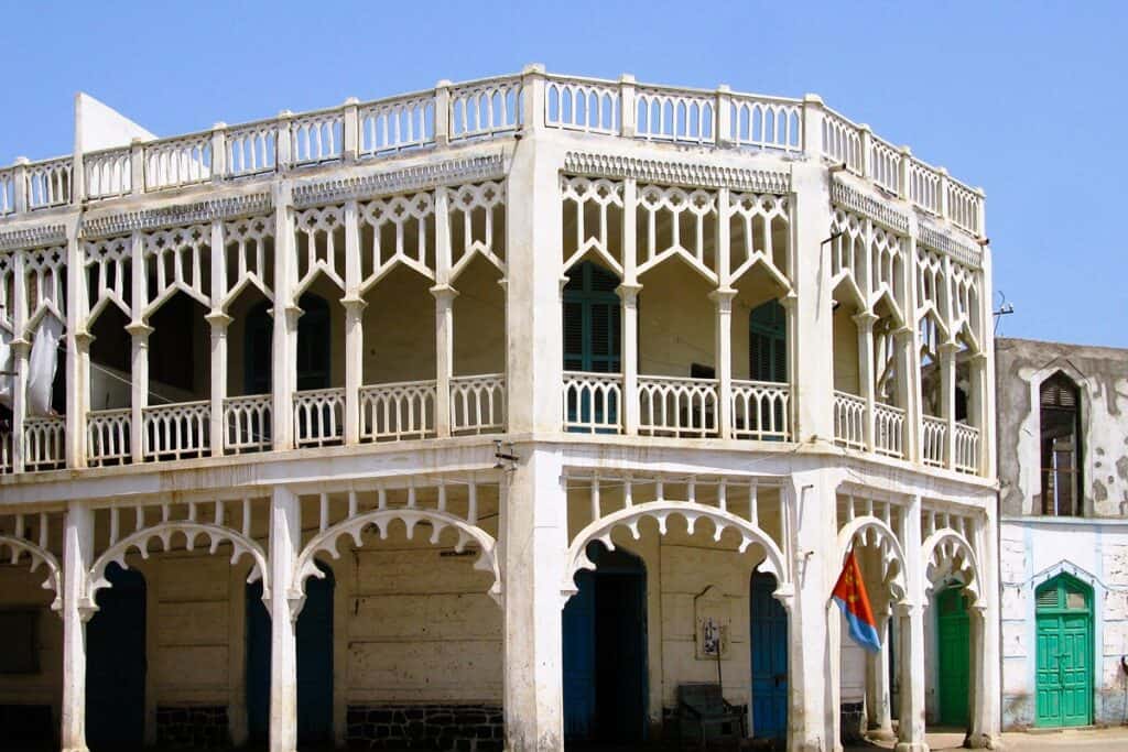 ancienne maison à arcades à Massawa