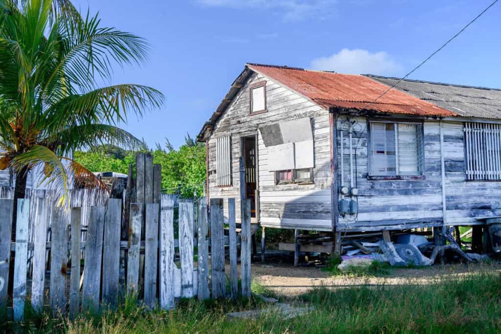 maison sur pilotis en bois