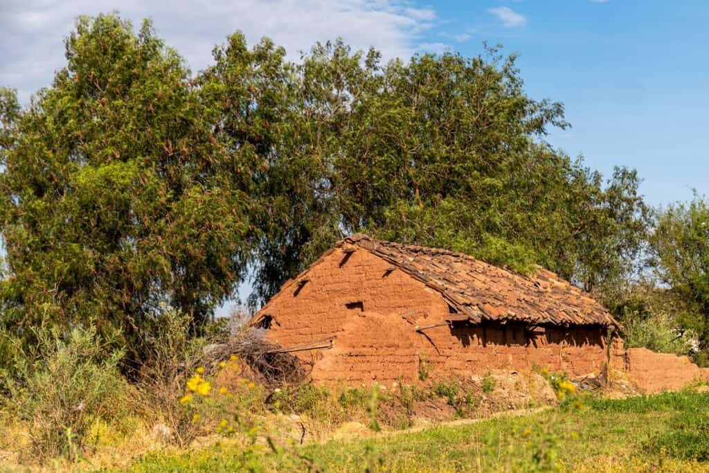 maison rurale en briques d'adobe au Pérou