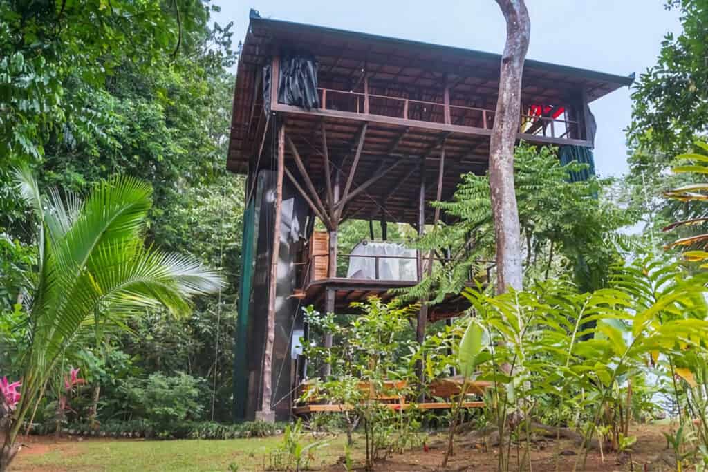 maison en bois à étage au Costa Rica