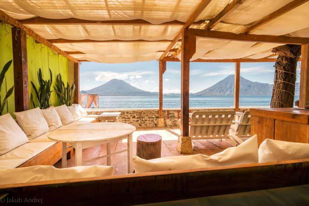 belle terrasse avec vue sur le lac Atitlán