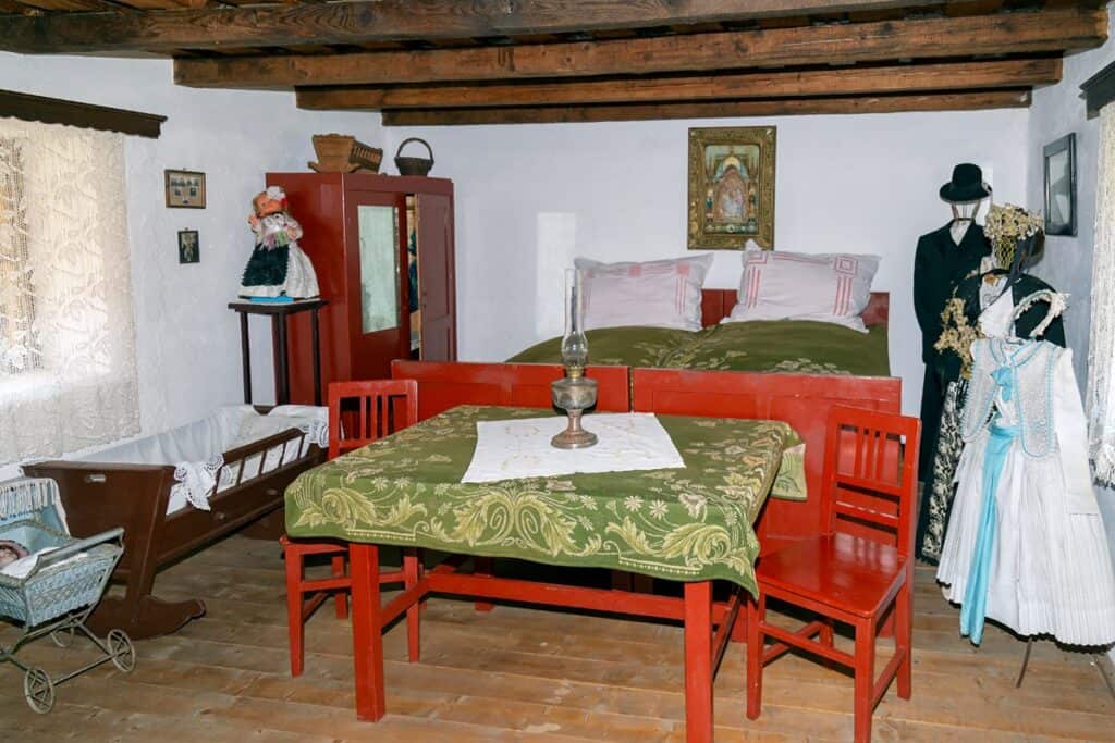 intérieur maison traditionnelle du Banat