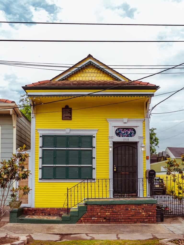 maison shotgun colorée à la Nouvelle Orléans