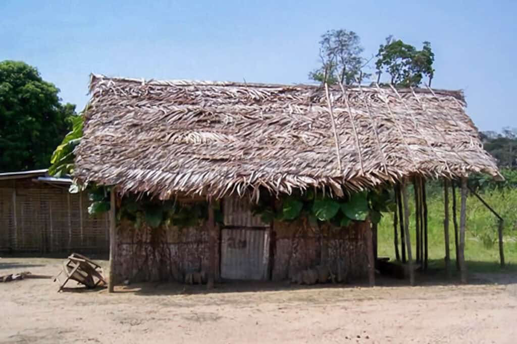 maison en matériaux naturels au Gabon