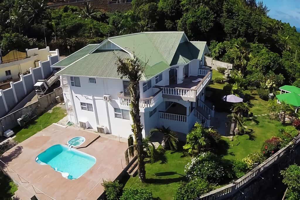 villa de luxe avec piscine aux Seychelles