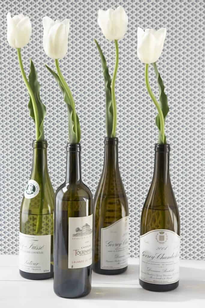 bouteilles de vin en vase