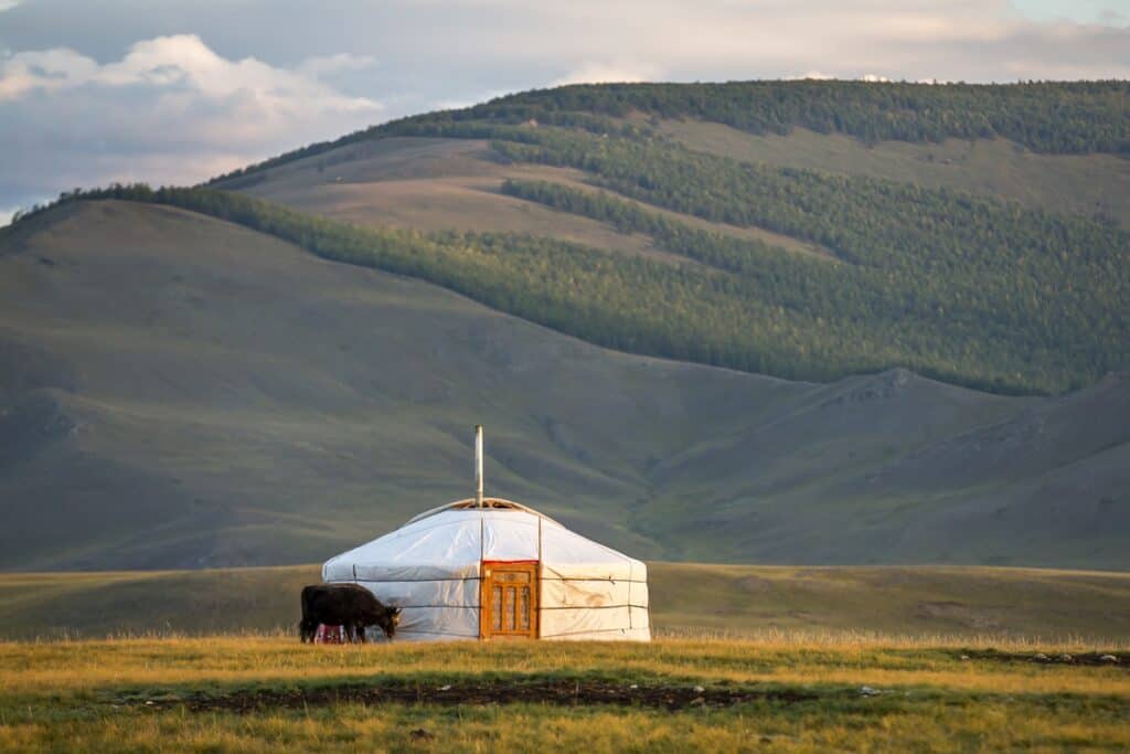 ger et paysage en Mongolie