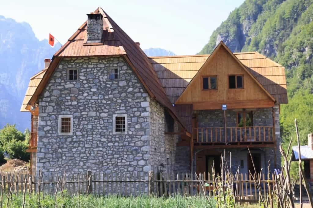 maison albanaise des montagnes