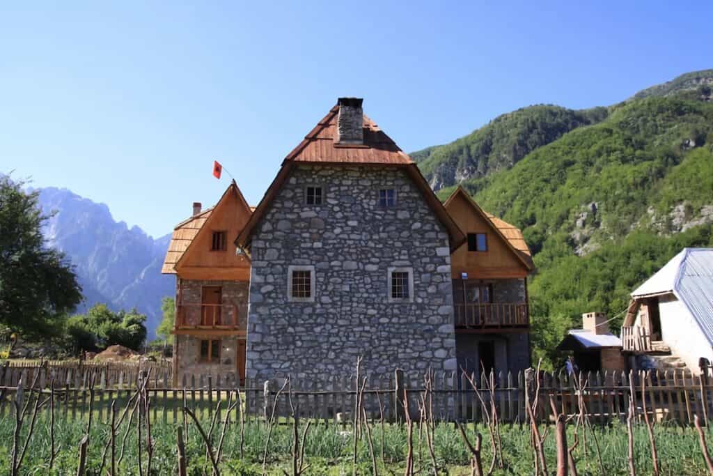 maison en pierre albanaise