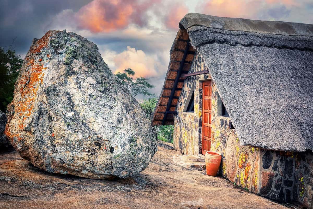 maison typique en pierre au Zimbabwe