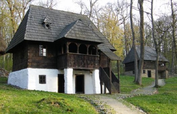 maison traditionnelle roumanie 17
