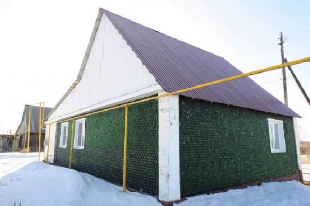 maison russe en bouteilles de champagne