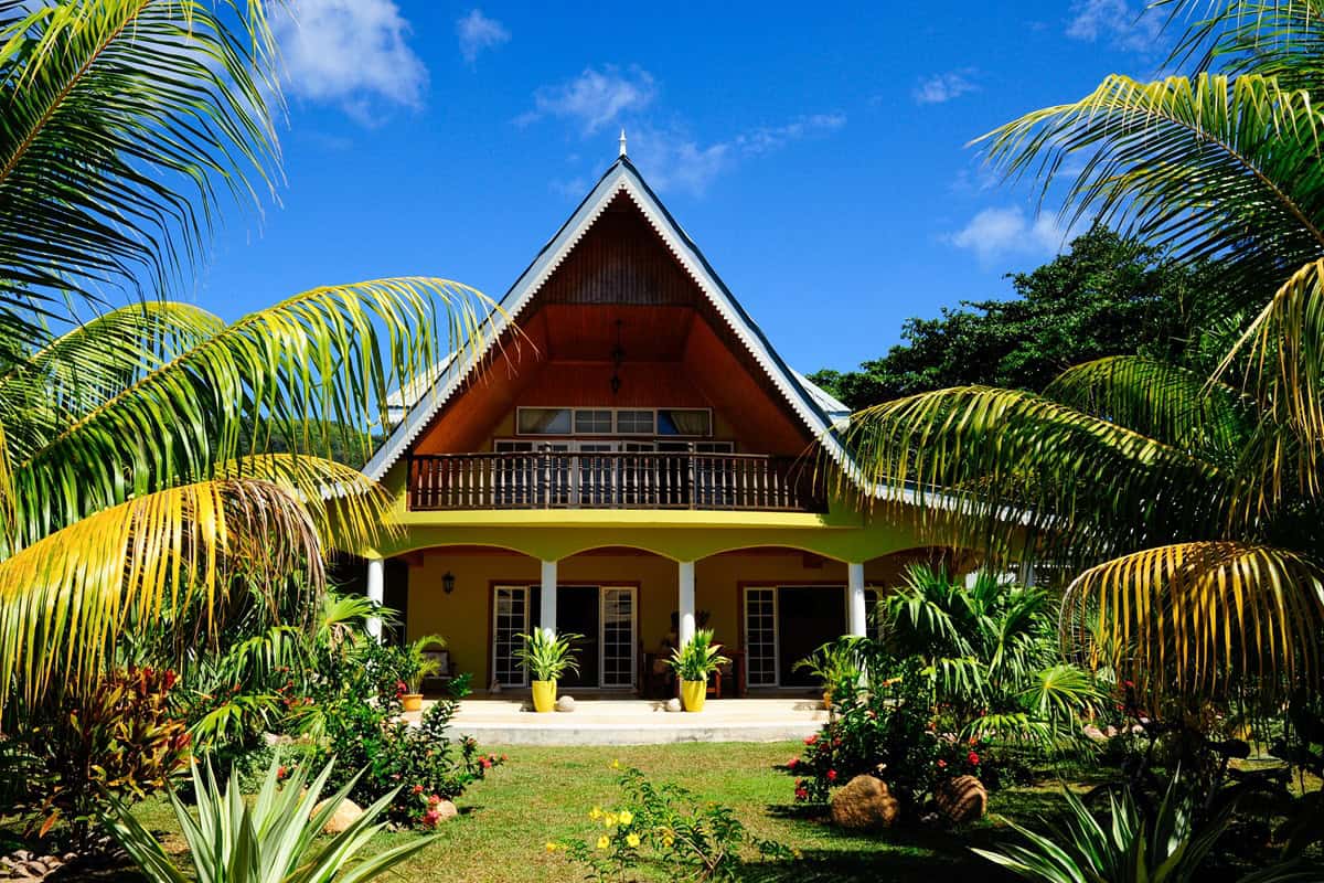 maison moderne et traditionnelle aux Seychelles