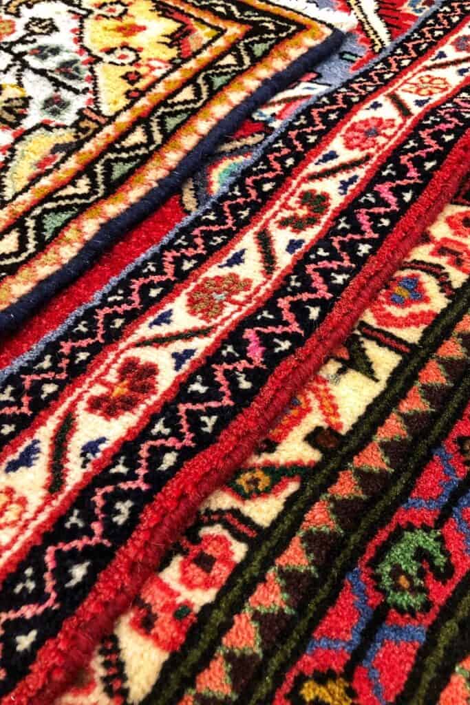 plusieurs tapis superposés