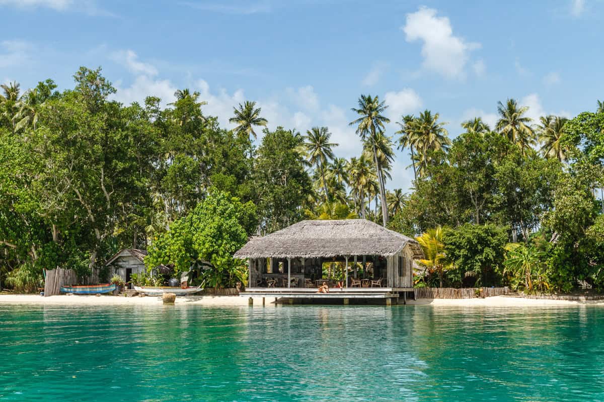 maison toit de chaume sur Ratua Island