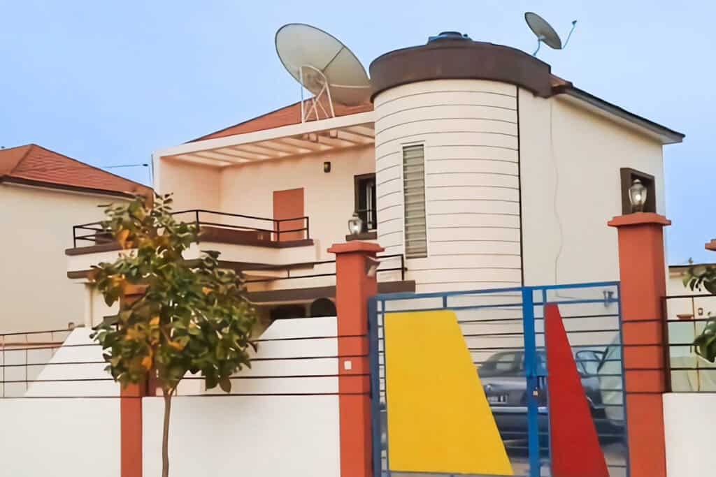 façade de la maison à Banjul