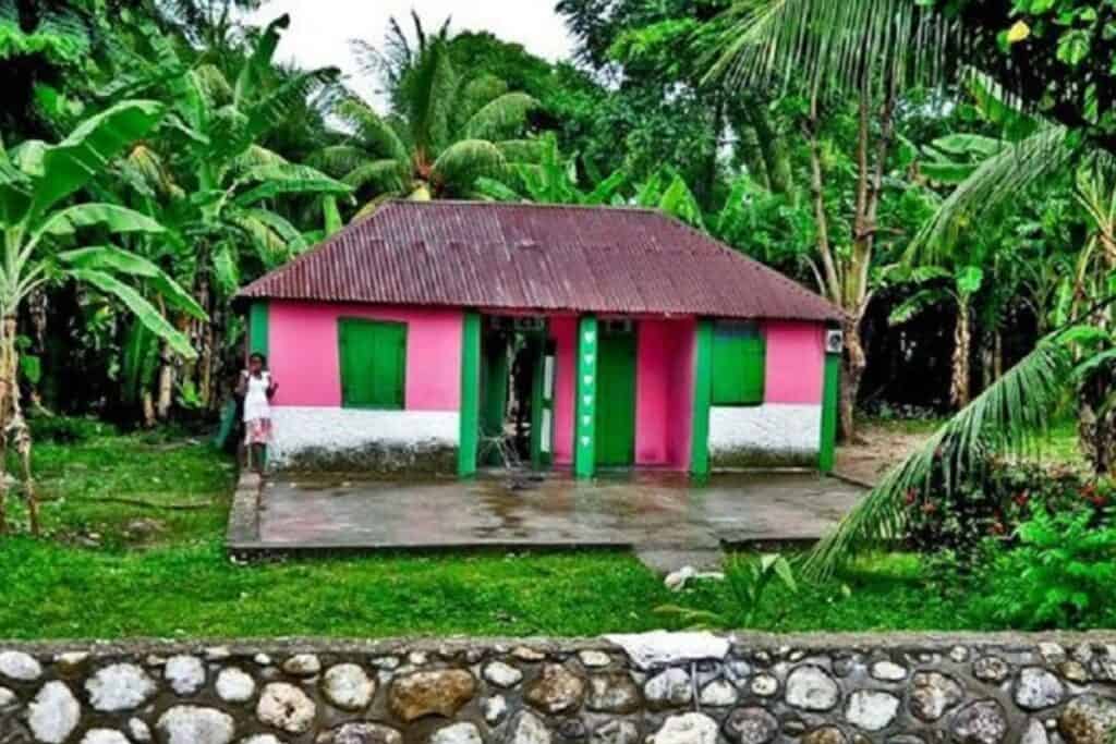 maison rose en Haïti