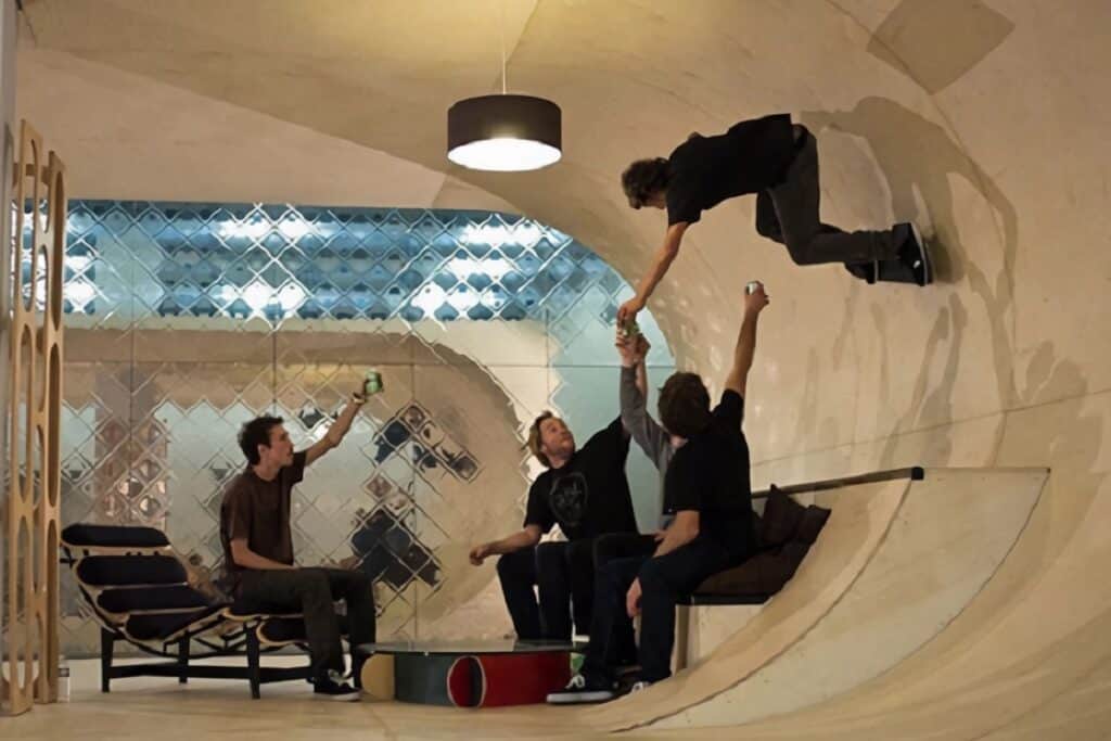 faire du skateboard dans la maison