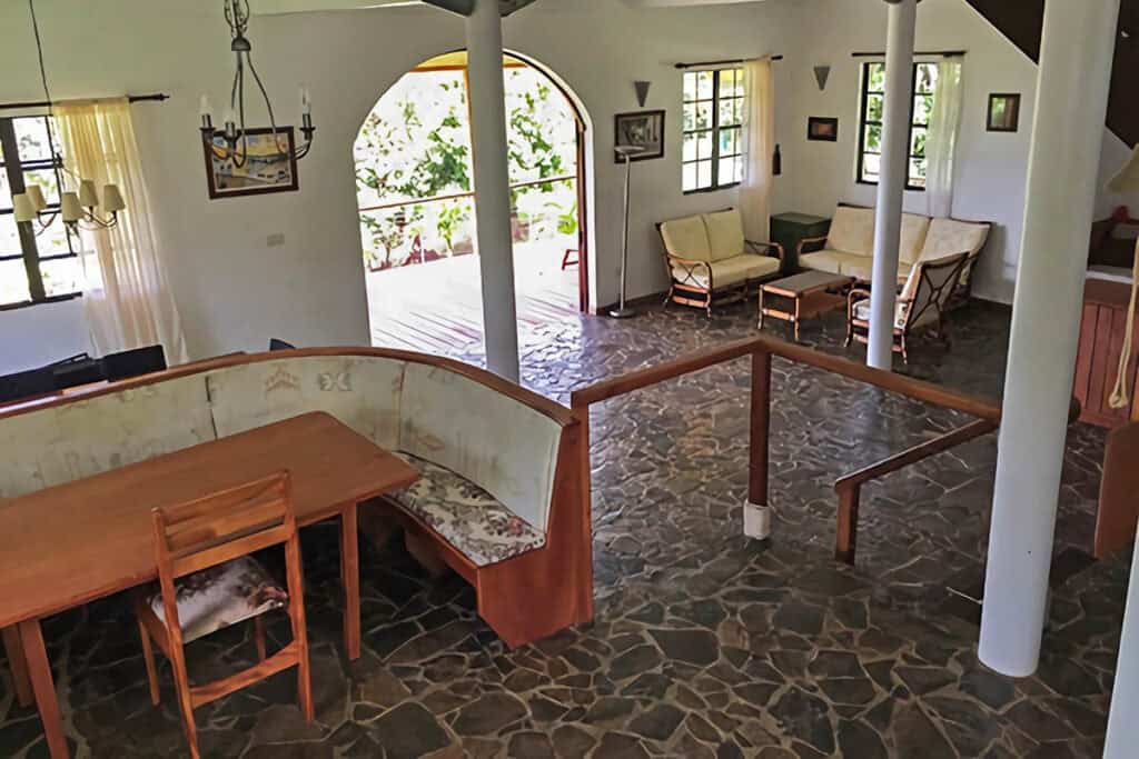 intérieur de la maison en pierre en Dominique