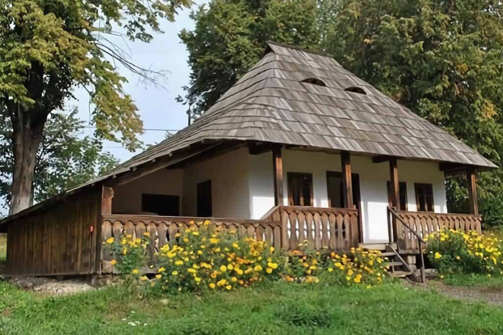 maison rurale roumaine traditionnelle