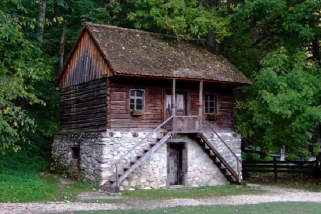 Maison rurale typique en Roumanie, à Bran