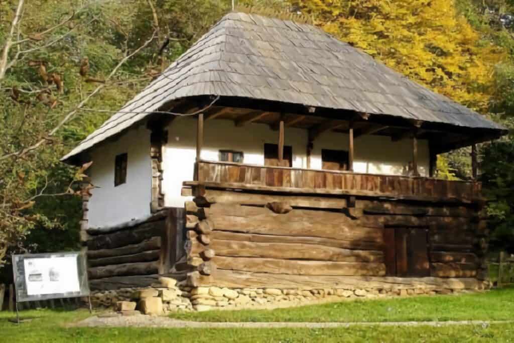 maison rurale roumaine traditionnelle