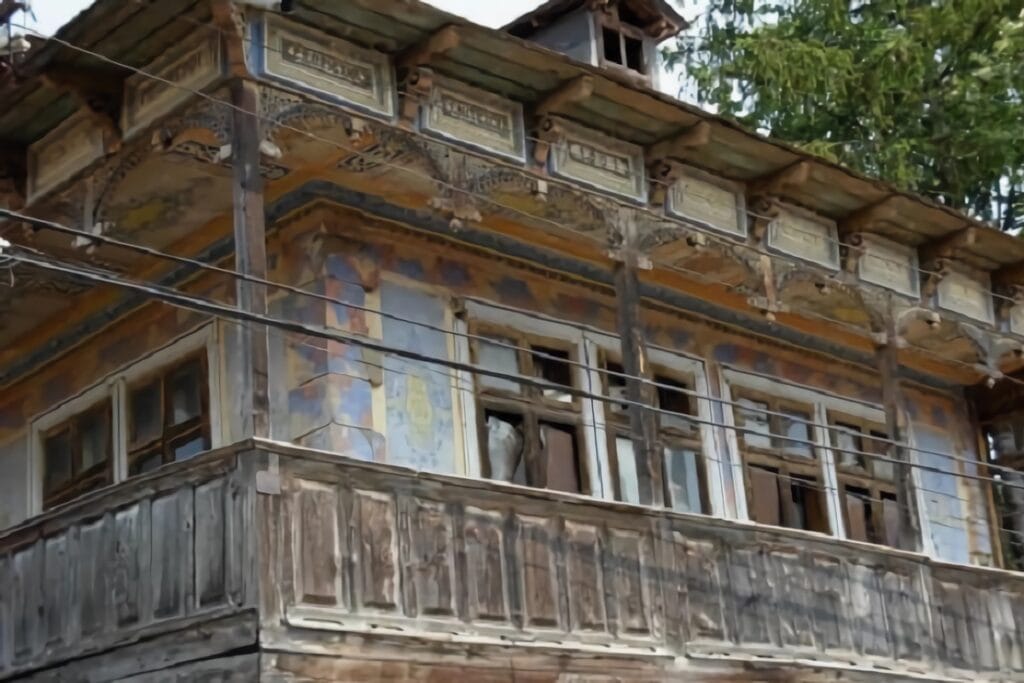 Maison abandonnée de 1901 construite dans un style traditionnel